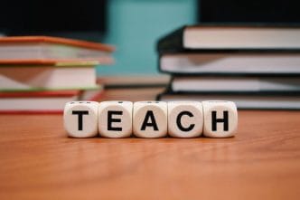 profesor cercetător, abilități conducere, autoevaluare, elev, prim plan, rolul creativității, modalitate de predare, independență, cadru didactic