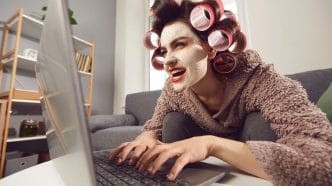 profesoară insultată, daune morale, Ion Agârbiceanu Cluj Napoca, prejudiciu, despăgubire, imagine lezată, insulte pe internet