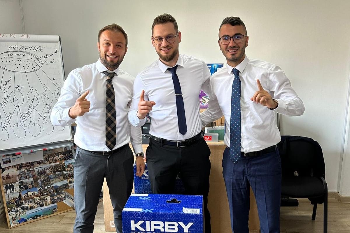 agent de vânzări, Alin Marcu, Cosmin Coman, poveste, interviu, om de vânzări, anunț angajare, carieră în vânzări, Premium Home Sistem, Kirby, echipă