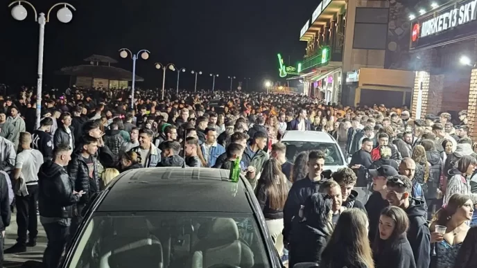 Mihai Mărgineanu, Vama Veche, Facebook, postare, ce fac copiii voștri, Jameson, bar Molotov, recenzie