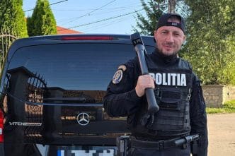 Marian Godină, reacție, cadouri pentru educatoare, grupul mămicilor, polițist local, postare Facebook