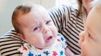fetiță, 1 an și 3 luni, plânge la zgomote, aparare din casă, plânge la pediatru, plânge la bărbați străini, ce spun specialiștii, Cristina Geană, psiholog și logoped