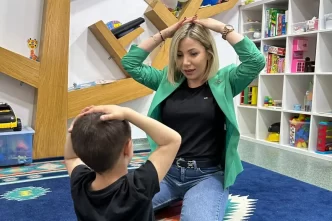 interviu, Cristina Geană, psiholog, logoped Ploiești, efecte telefon, întârziere dezvoltare copil, autism, terapia ABA, neurofeedback
