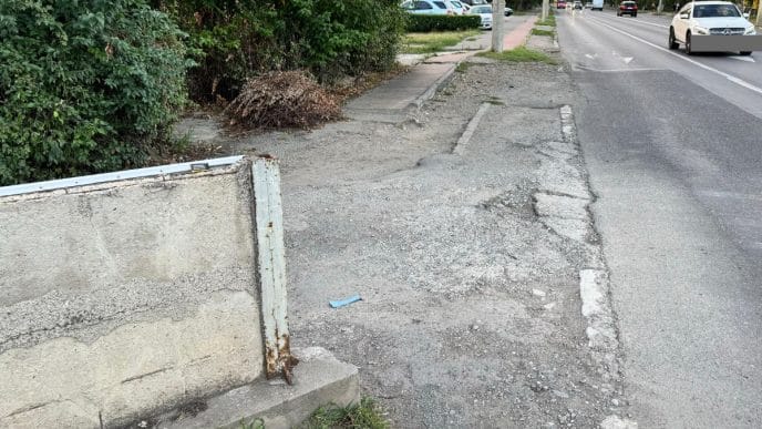 Bulevardul București, spațiu pietonal, gropi, sesizare Ploiești City App, cu căruciorul, spațiu lărgit