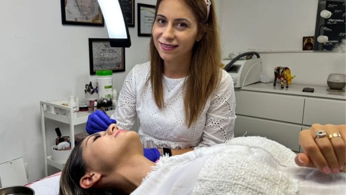 Loredana Loghin, Beauty Studio, salon înfrumusețare, micropigmentare Ploiești, programare salon Ploiești, expert beauty, micropigmentare sprâncene