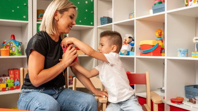 ecrane copii, utilizare ecrane, interacțiune adult-copil, dependență ecrane, limite timp ecran, monitorizare copii, dezvoltare copii, impact ecrane, Cristina Geană, Beautiful Mind