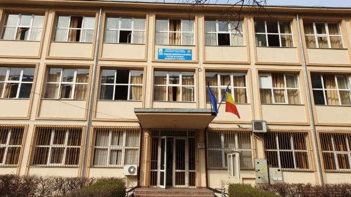 director, liceul Victor Slăvescu, Ploiești, drept la replică, Nicoleta Sevastian, președinte CJE Prahova, Alexandru Soare, absenteism