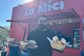Cosmin Bujdei, La Mici, Piața Artizante, Păulești, meniu La Mici, cât costă un mic, platou cu carne, grătar Păulești