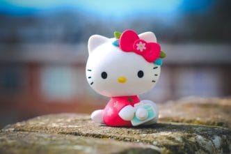 dezvoltarea copilului, figurine educative, Cristina Geană, motricitate fină, limbaj și comunicare, joc simbolic, hello kitty