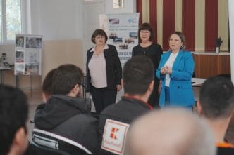 Asociația pastel, Practiland, Liceul Tehnologic Valea Călugărească, dotare laborator, laborator de microbiologie, analiza solului, agricultură, Andreea Oprea, director Mihaela Barbu, cover