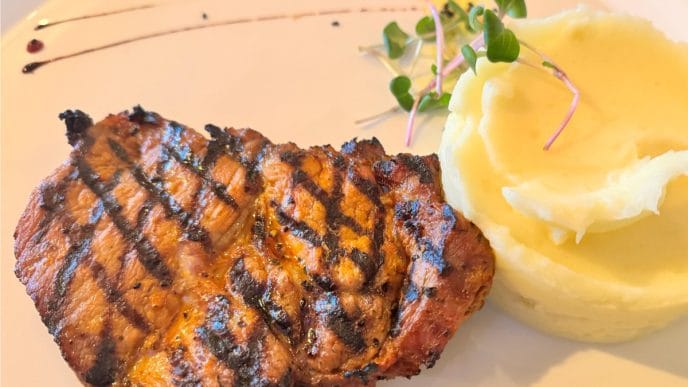 meniul zilei, Ploiești, Steak House, recenzie mâncare, ciorbă de pui, ceafă de porc, Ana Ipătescu, 35 lei, ceafă de porc cu piure
