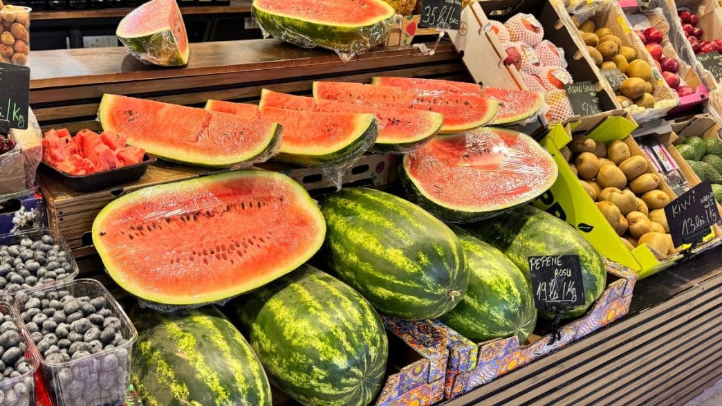 pepene roșu, extrasezon, luna ianuarie, preț, Piața Artizante, 19 lei, kilogram pepene roșu, felie pepene, raion fructe