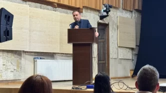 Cătălin Țone, expert antidrog, eveniment, Ploiești, prevenire, consum de droguri, informare părinți, Filarmonica Paul Constantinescu