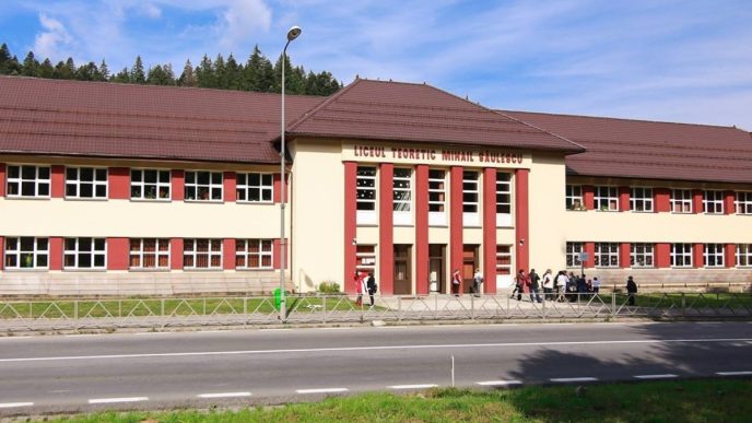 ISJ Brașov, elev împușcat în cap, pistol airsoft, liceu Predeal, spune pe bune, educație, Anastasia Viorica Pașca, Ovidiu Florin Tripșa, liceu teoretic, Mihail Săulescu Predeal, cover