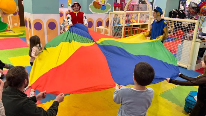 Yupi Land, loc de joacă, petreceri pentru copii, Ploiești, Patrula Cățelușilor, pizza, petrecere în sufragerie, joc