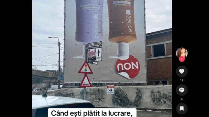 banner publicitar, Ploiești, cu fundul în sus, banner Sense, reclamă invers, tiktok