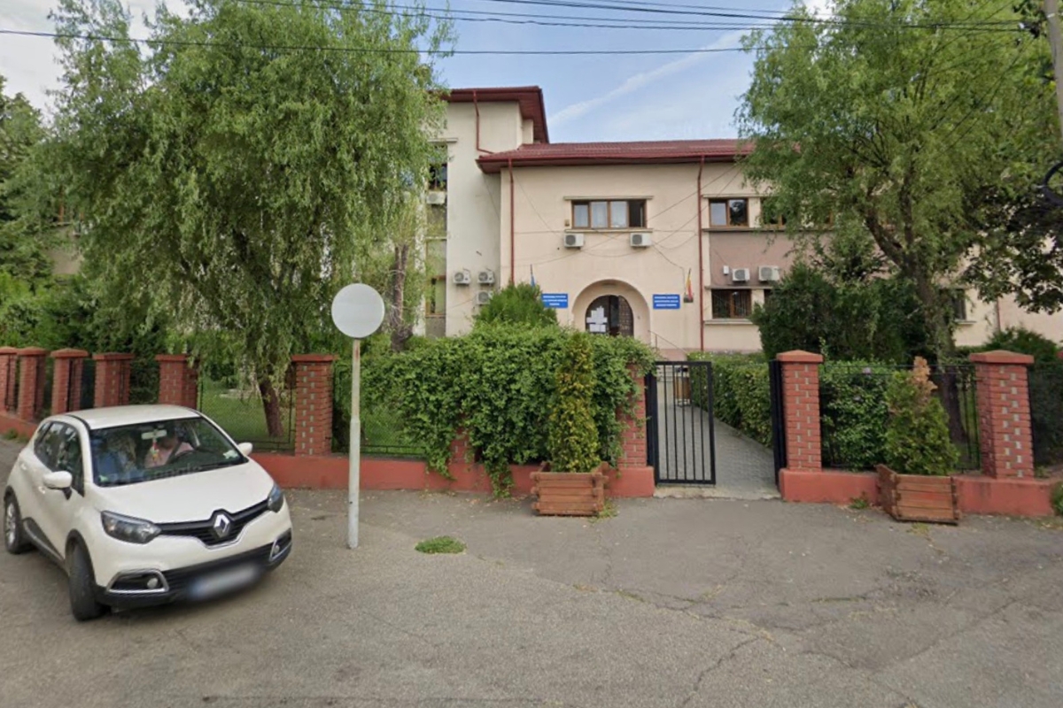 elev, liceu Ploiești, Inspectoratul Școlar Prahova, răspuns oficial ISJ, achiziții școală, climat de frică, abuz de putere, bani publici, dotări IT școală, campania Spune pe bune, cover